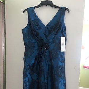 Jessica Howard evening Dress